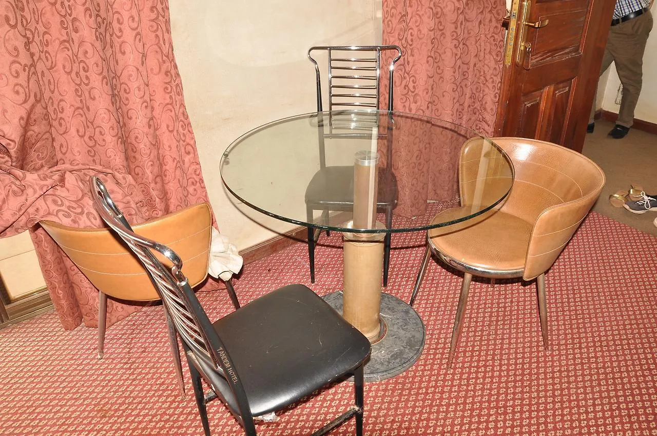 Tandem Hotel Kampala 2*,