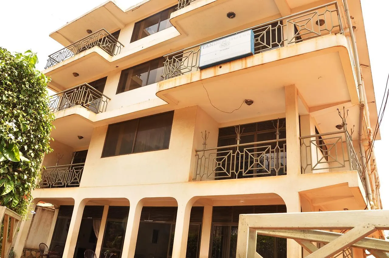 Tandem Hotel Kampala 2*,